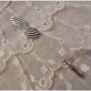 Sarah Coventry Fashion Twist Fantastic Silver Tone Vintage Stick Pin